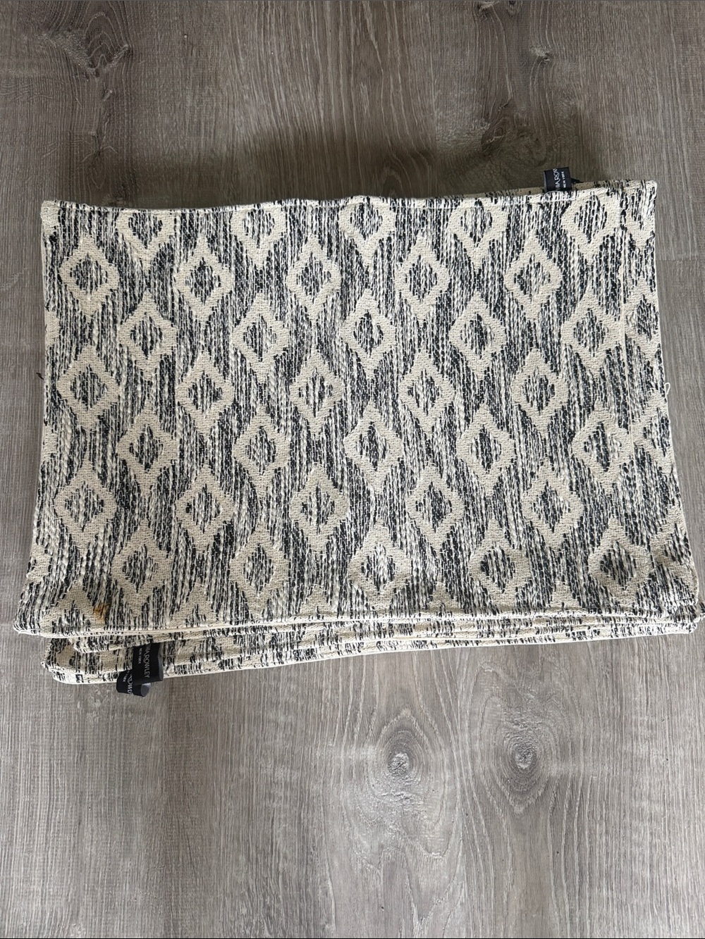Cynthia Rowley Cream and Gray Geometric Jacquard Placemats( 6)